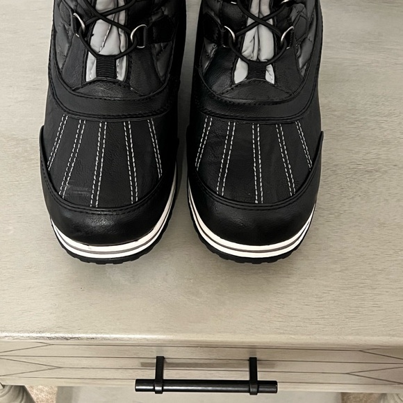 Totes Women's Weather Boots in Black/Pewter. Style E70564. Size 8. - Picture 9 of 12